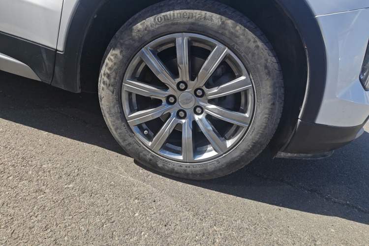 Used Cadillac XT4 2021 28T Two-Wheel Drive Luxury Version Right Front Wheel Hub