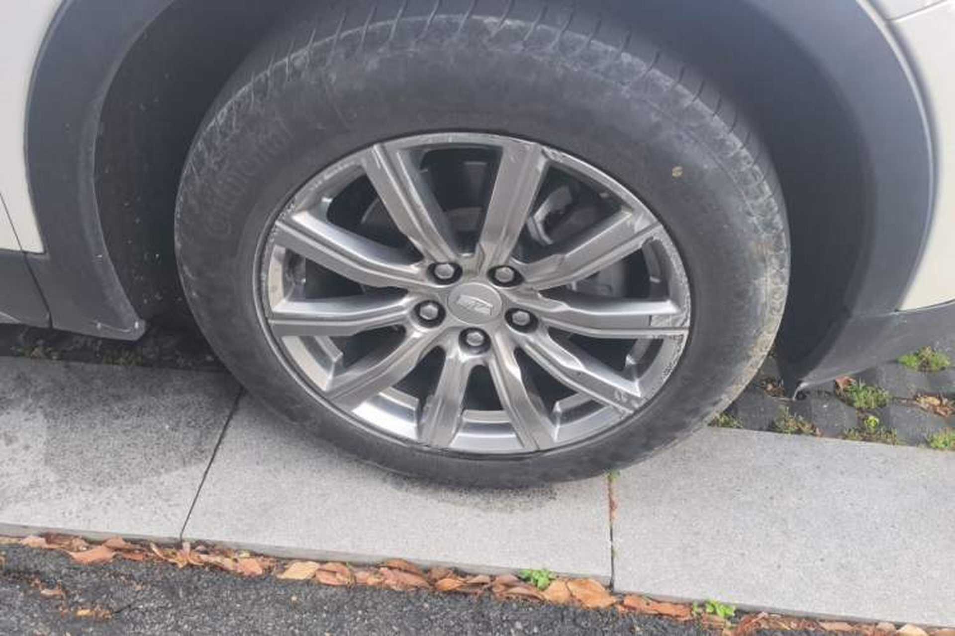 Used Cadillac XT4 2021 28T Two-Wheel Drive Luxury Version Right Front Wheel Hub