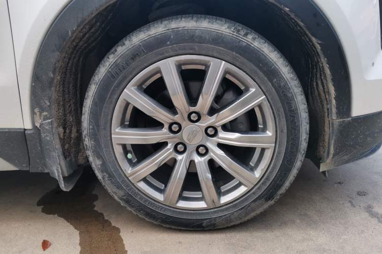 Used Cadillac XT4 2021 28T Two-Wheel Drive Luxury Version Right Front Wheel Hub