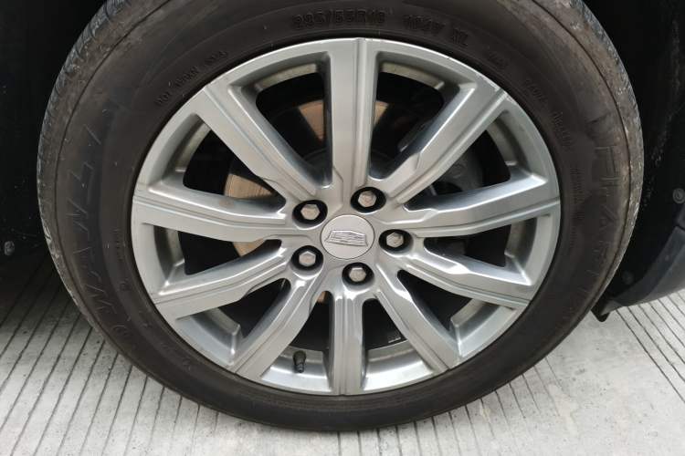 Used Cadillac XT4 2021 28T Two-Wheel Drive Leading Version Right Front Wheel Hub