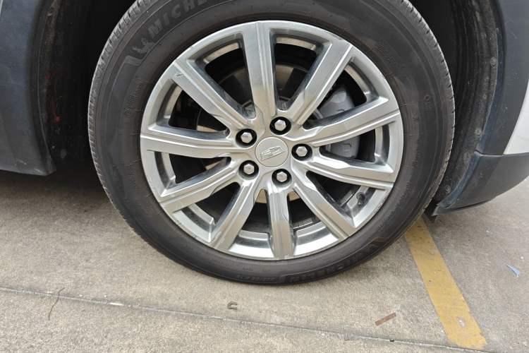 Used Cadillac XT4 2021 28T Two-Wheel Drive Leading Version Right Front Wheel Hub
