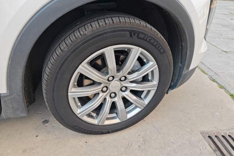 Used Cadillac XT4 2021 28T Two-Wheel Drive Leading Version Right Front Wheel Hub