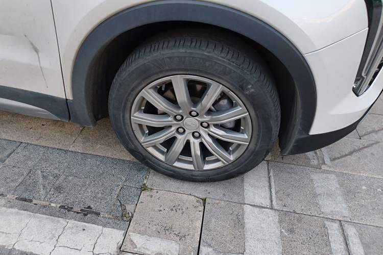 Used Cadillac XT4 2021 28T Two-Wheel Drive Luxury Version Right Front Wheel Hub