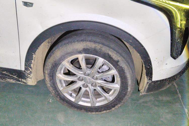 Used Cadillac XT4 2021 28T Two-Wheel Drive Tech Edition Right Front Wheel Hub