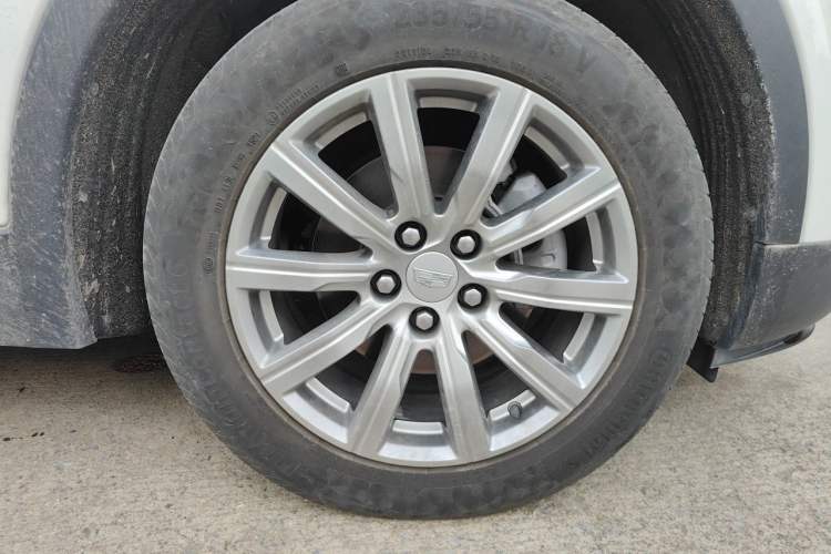 Used Cadillac XT4 2021 28T Two-Wheel Drive Luxury Version Right Front Wheel Hub