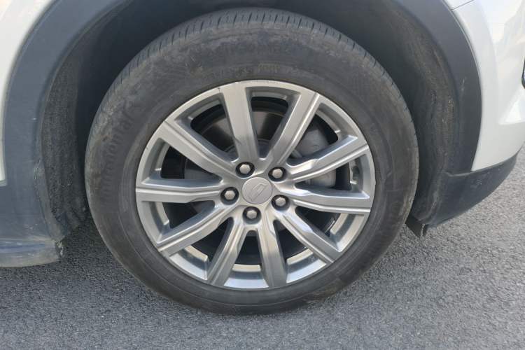 Used Cadillac XT4 2021 28T Two-Wheel Drive Leading Version Right Front Wheel Hub