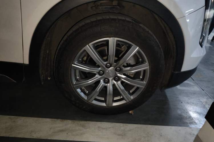 Used Cadillac XT4 2021 28T Two-Wheel Drive Leading Version Right Front Wheel Hub