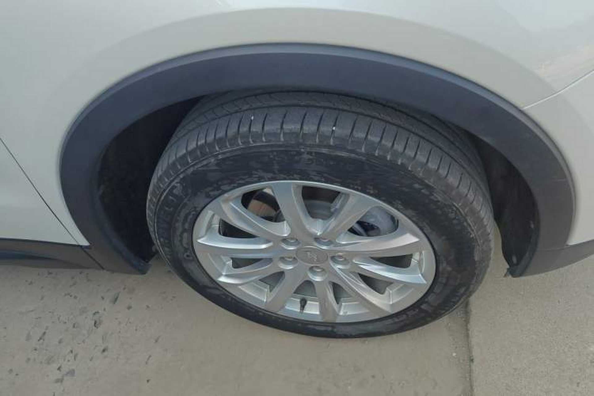 Used Cadillac XT4 2021 28T Two-Wheel Drive Tech Edition Right Front Wheel Hub