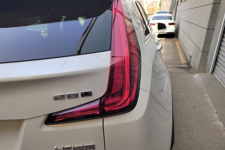 Used Cadillac XT4 2021 28T Two-Wheel Drive Tech Edition Right Rear Taillight