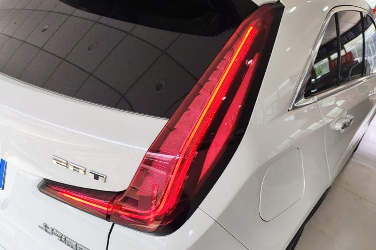 Used Cadillac XT4 2021 28T Two-Wheel Drive Luxury Version Right Rear Taillight
