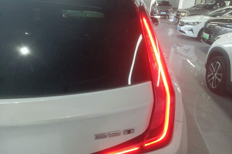Used Cadillac XT4 2021 28T Two-Wheel Drive Tech Edition Right Rear Taillight