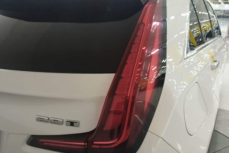 Used Cadillac XT4 2021 28T Two-Wheel Drive Leading Version Right Rear Taillight