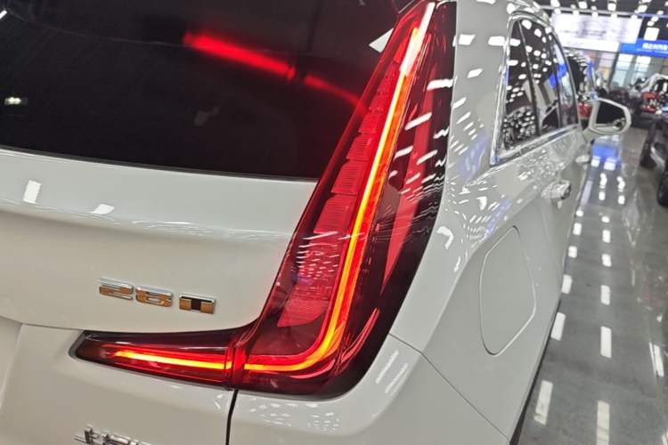 Used Cadillac XT4 2021 28T Two-Wheel Drive Tech Edition Right Rear Taillight