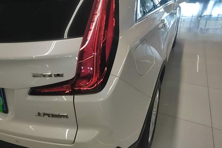 Used Cadillac XT4 2021 28T Two-Wheel Drive Tech Edition Right Rear Taillight