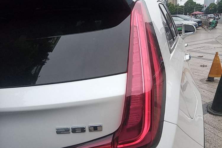 Used Cadillac XT4 2021 28T Two-Wheel Drive Tech Edition Right Rear Taillight