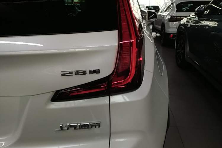 Used Cadillac XT4 2021 28T Two-Wheel Drive Tech Edition Right Rear Taillight