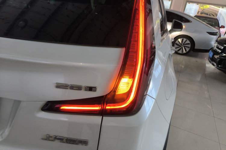Used Cadillac XT4 2021 28T Two-Wheel Drive Tech Edition Right Rear Taillight