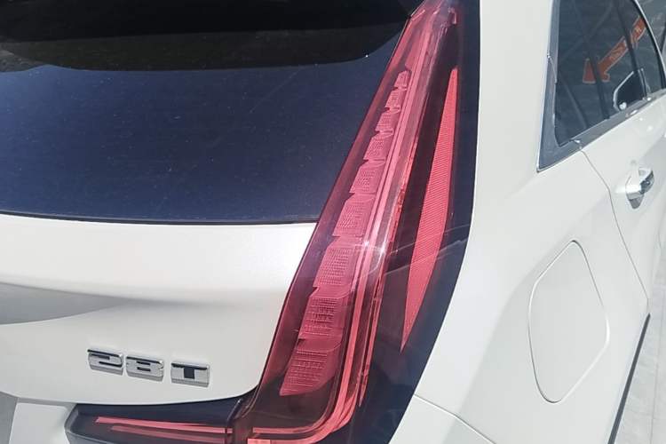Used Cadillac XT4 2021 28T Two-Wheel Drive Leading Version Right Rear Taillight