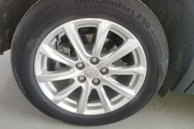 Used Cadillac XT4 2021 28T Two-Wheel Drive Tech Edition Right Rear Wheel Hub