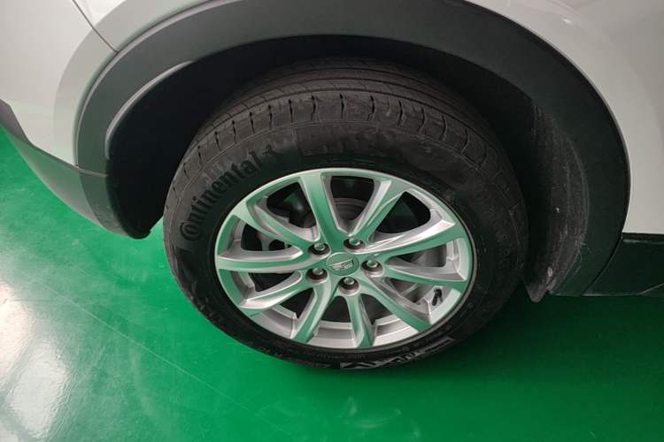 Used Cadillac XT4 2021 28T Two-Wheel Drive Tech Edition Right Rear Wheel Hub