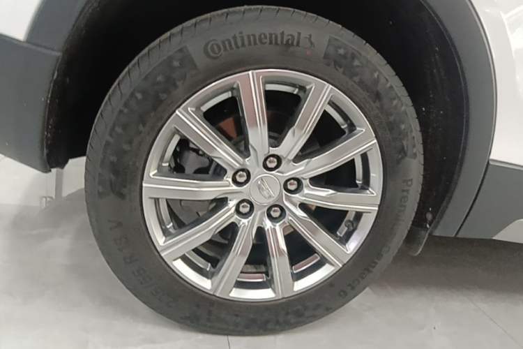 Used Cadillac XT4 2021 28T Two-Wheel Drive Leading Version Right Rear Wheel Hub
