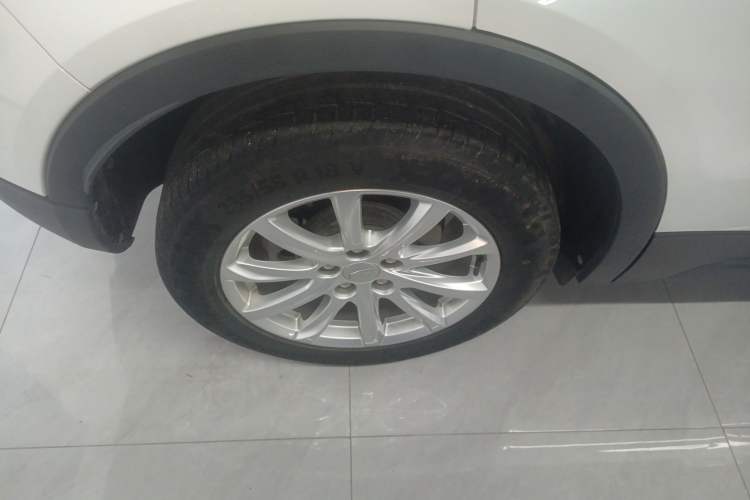 Used Cadillac XT4 2021 28T Two-Wheel Drive Tech Edition Right Rear Wheel Hub