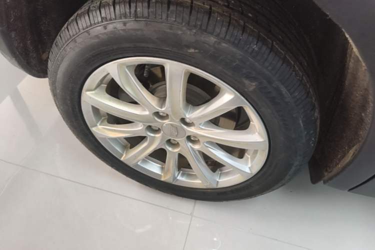 Used Cadillac XT4 2021 28T Two-Wheel Drive Tech Edition Right Rear Wheel Hub