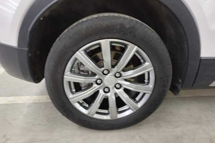 Used Cadillac XT4 2021 28T Two-Wheel Drive Leading Version Right Rear Wheel Hub