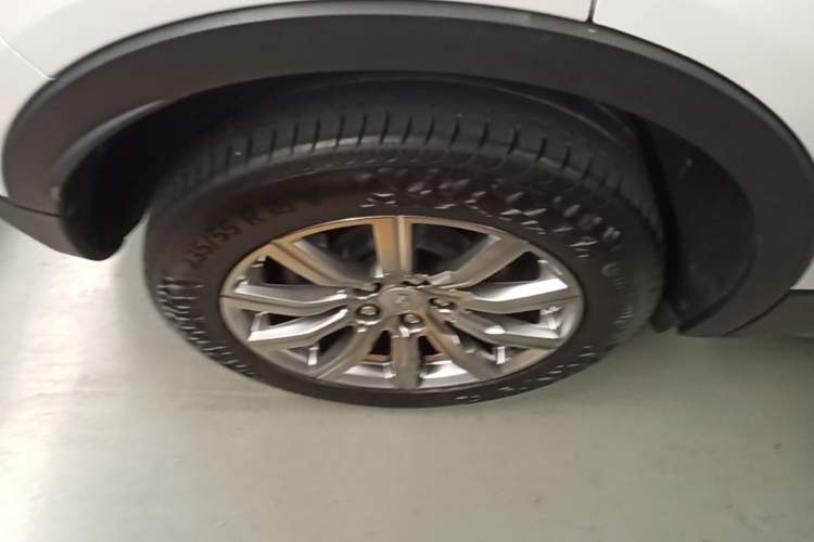 Used Cadillac XT4 2021 28T Two-Wheel Drive Luxury Version Right Rear Wheel Hub