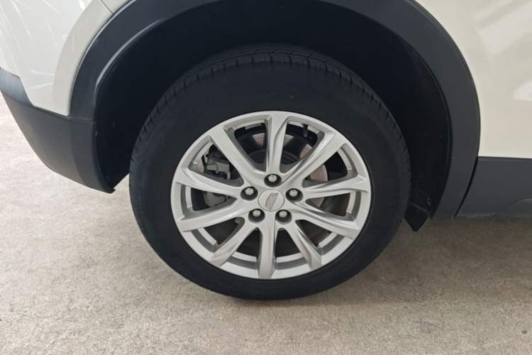 Used Cadillac XT4 2021 28T Two-Wheel Drive Tech Edition Right Rear Wheel Hub