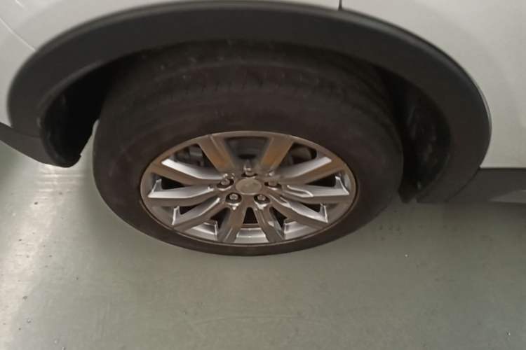 Used Cadillac XT4 2021 28T Two-Wheel Drive Luxury Version Right Rear Wheel Hub