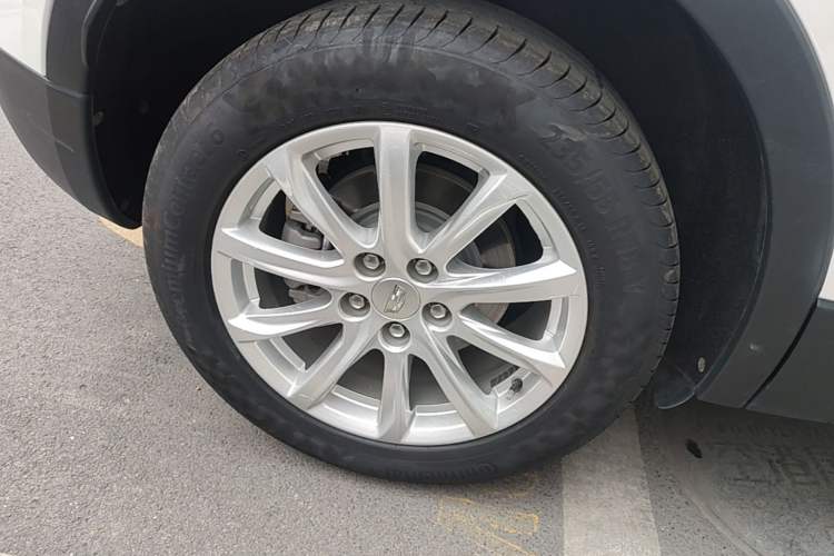 Used Cadillac XT4 2021 28T Two-Wheel Drive Tech Edition Right Rear Wheel Hub