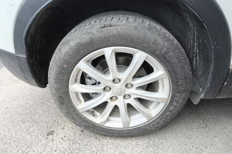 Used Cadillac XT4 2021 28T Two-Wheel Drive Tech Edition Right Rear Wheel Hub