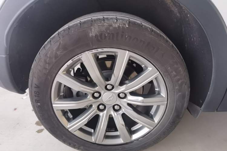 Used Cadillac XT4 2021 28T Two-Wheel Drive Leading Version Right Rear Wheel Hub