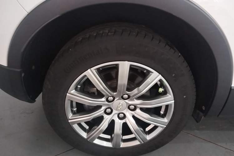 Used Cadillac XT4 2021 28T Two-Wheel Drive Leading Version Right Rear Wheel Hub