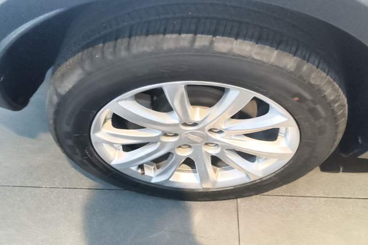 Used Cadillac XT4 2021 28T Two-Wheel Drive Tech Edition Right Rear Wheel Hub
