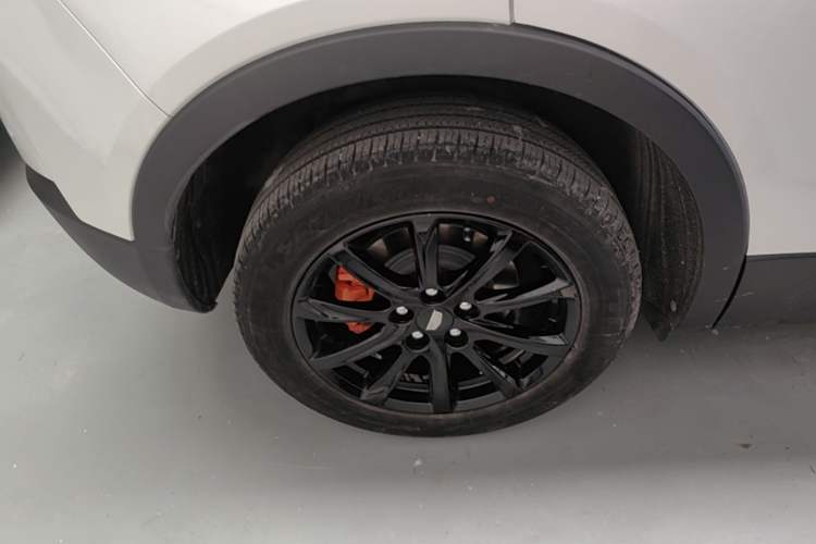 Used Cadillac XT4 2021 28T Two-Wheel Drive Tech Edition Right Rear Wheel Hub
