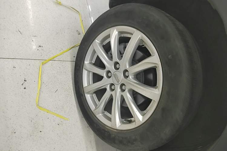 Used Cadillac XT4 2021 28T Two-Wheel Drive Tech Edition Right Rear Wheel Hub