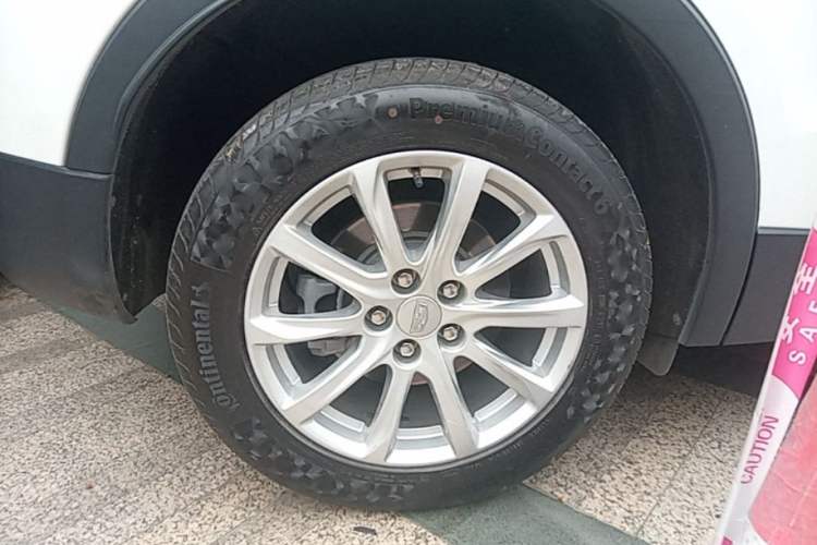 Used Cadillac XT4 2021 28T Two-Wheel Drive Tech Edition Right Rear Wheel Hub