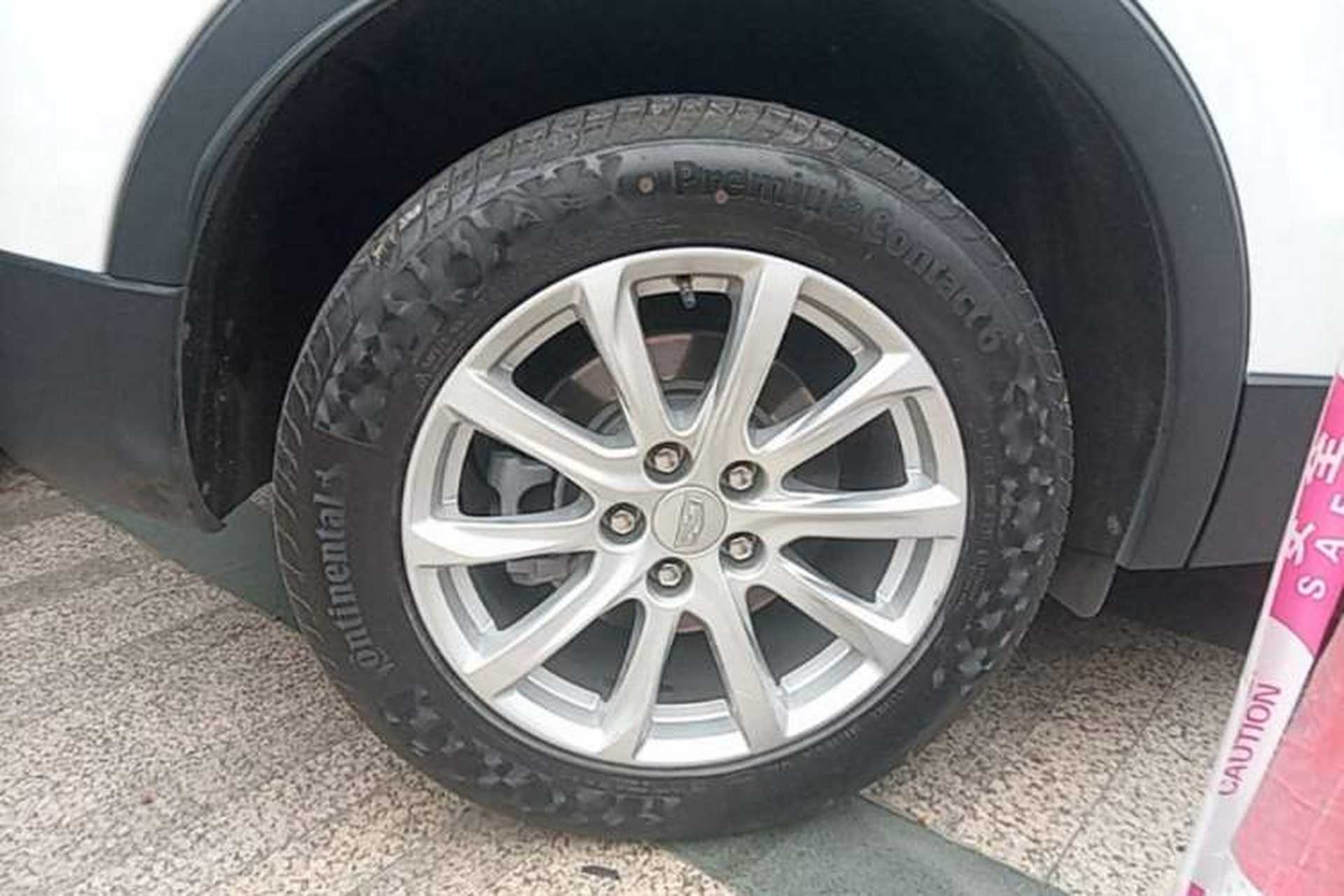 Used Cadillac XT4 2021 28T Two-Wheel Drive Tech Edition Right Rear Wheel Hub