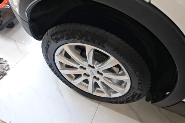 Used Cadillac XT4 2021 28T Two-Wheel Drive Tech Edition Right Rear Wheel Hub