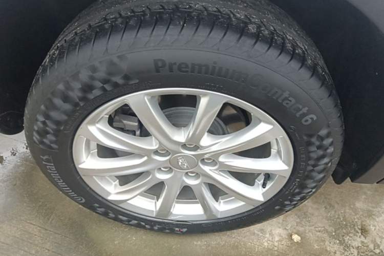 Used Cadillac XT4 2021 28T Two-Wheel Drive Tech Edition Right Rear Wheel Hub
