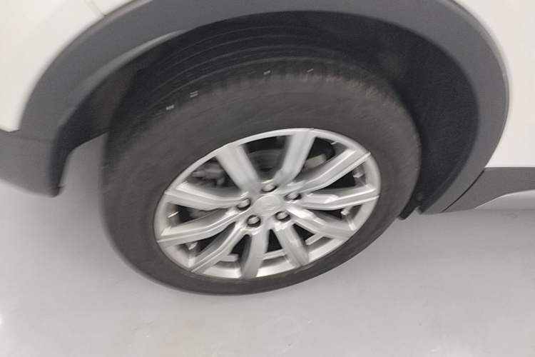 Used Cadillac XT4 2021 28T Two-Wheel Drive Leading Version Right Rear Wheel Hub
