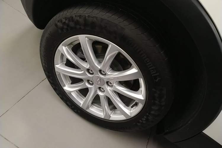 Used Cadillac XT4 2021 28T Two-Wheel Drive Tech Edition Right Rear Wheel Hub