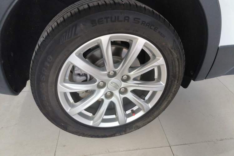 Used Cadillac XT4 2021 28T Two-Wheel Drive Tech Edition Right Rear Wheel Hub