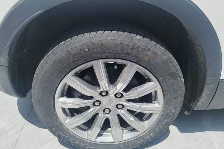 Used Cadillac XT4 2021 28T Two-Wheel Drive Leading Version Right Rear Wheel Hub