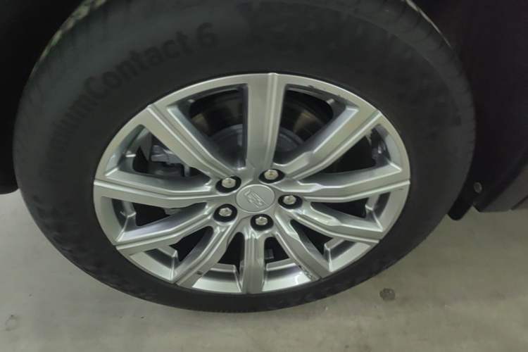 Used Cadillac XT4 2021 28T Two-Wheel Drive Leading Version Right Rear Wheel Hub