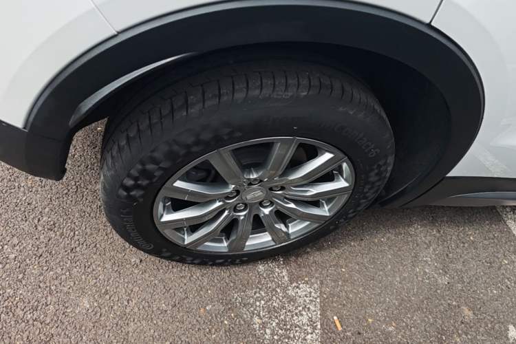 Used Cadillac XT4 2021 28T Two-Wheel Drive Leading Version Right Rear Wheel Hub