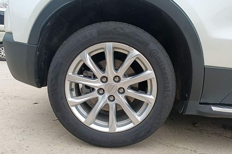 Used Cadillac XT4 2021 28T Two-Wheel Drive Tech Edition Right Rear Wheel Hub
