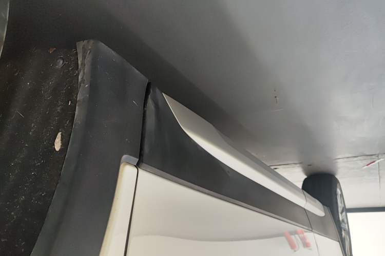 Used Cadillac XT4 2021 28T Two-Wheel Drive Luxury Version Right Side Sill